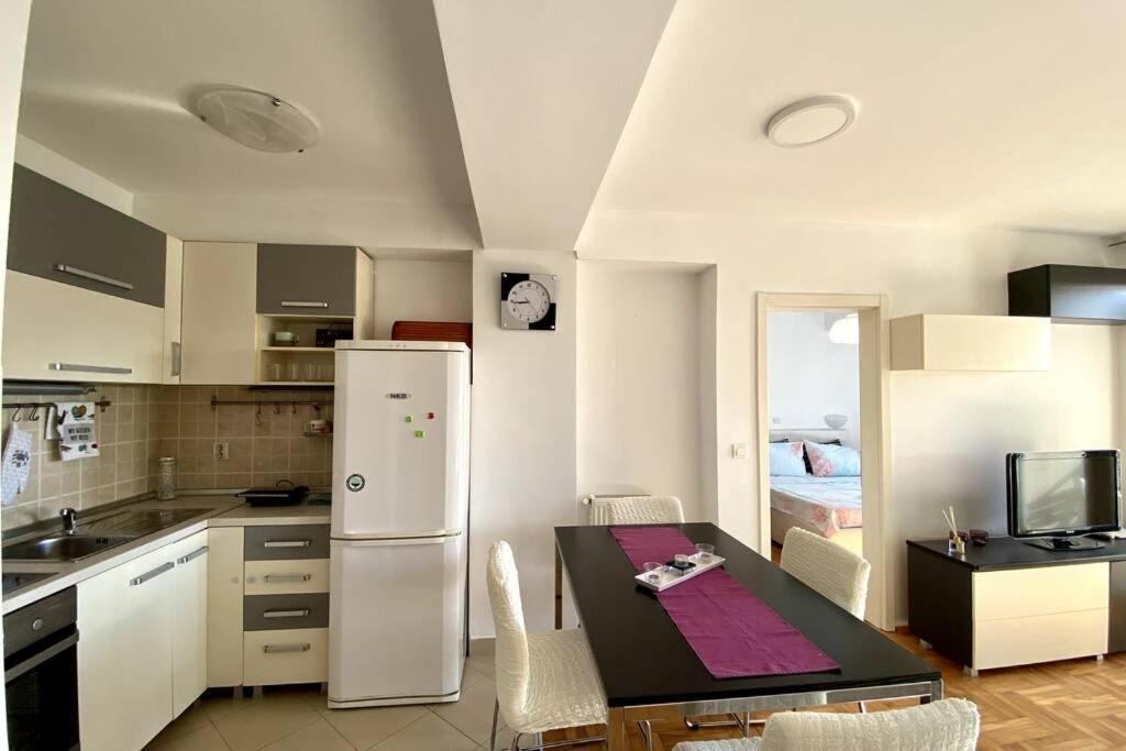 Matea'S Appartment 800 M To Center Free Parking Skopje Exterior foto